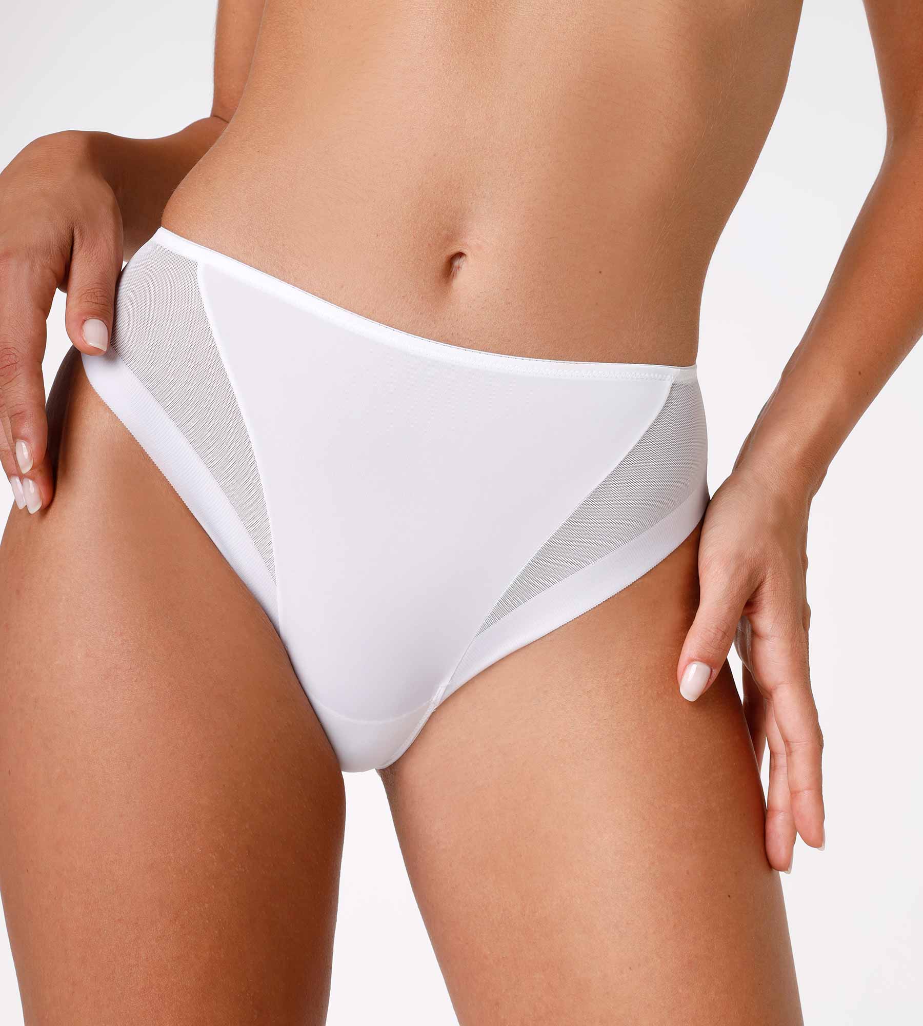 Lovable Invisible Ultralight colore bianco | Slip Midi Sgambato in Microfibra e Tulle
